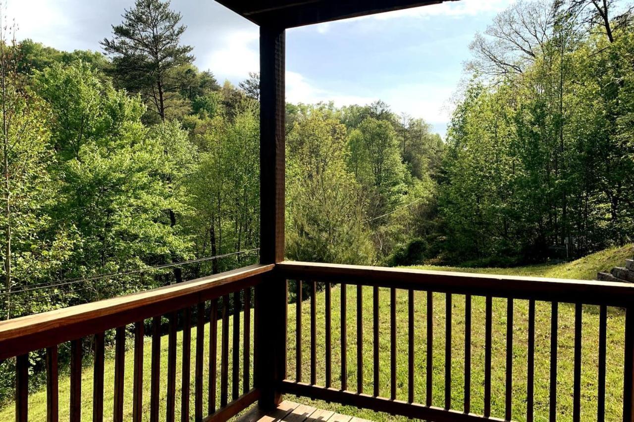 فيلا سيفيرفيلفي Smoky Mtn Hideaway - Cabin W/ Hot Tub & Pool Table المظهر الخارجي الصورة